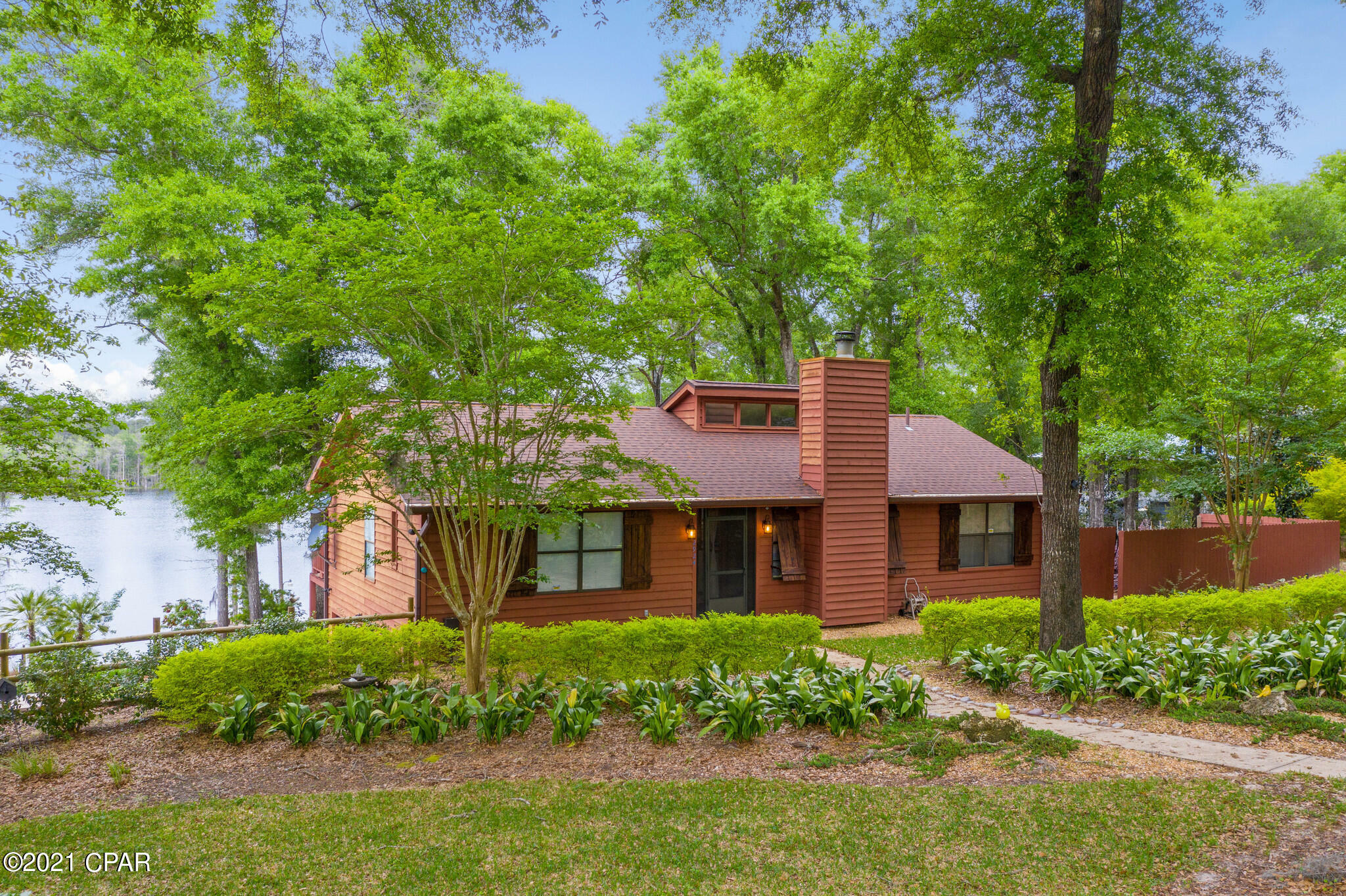 Property Photo: 2924 Paradise Lakes Road FL 32428
