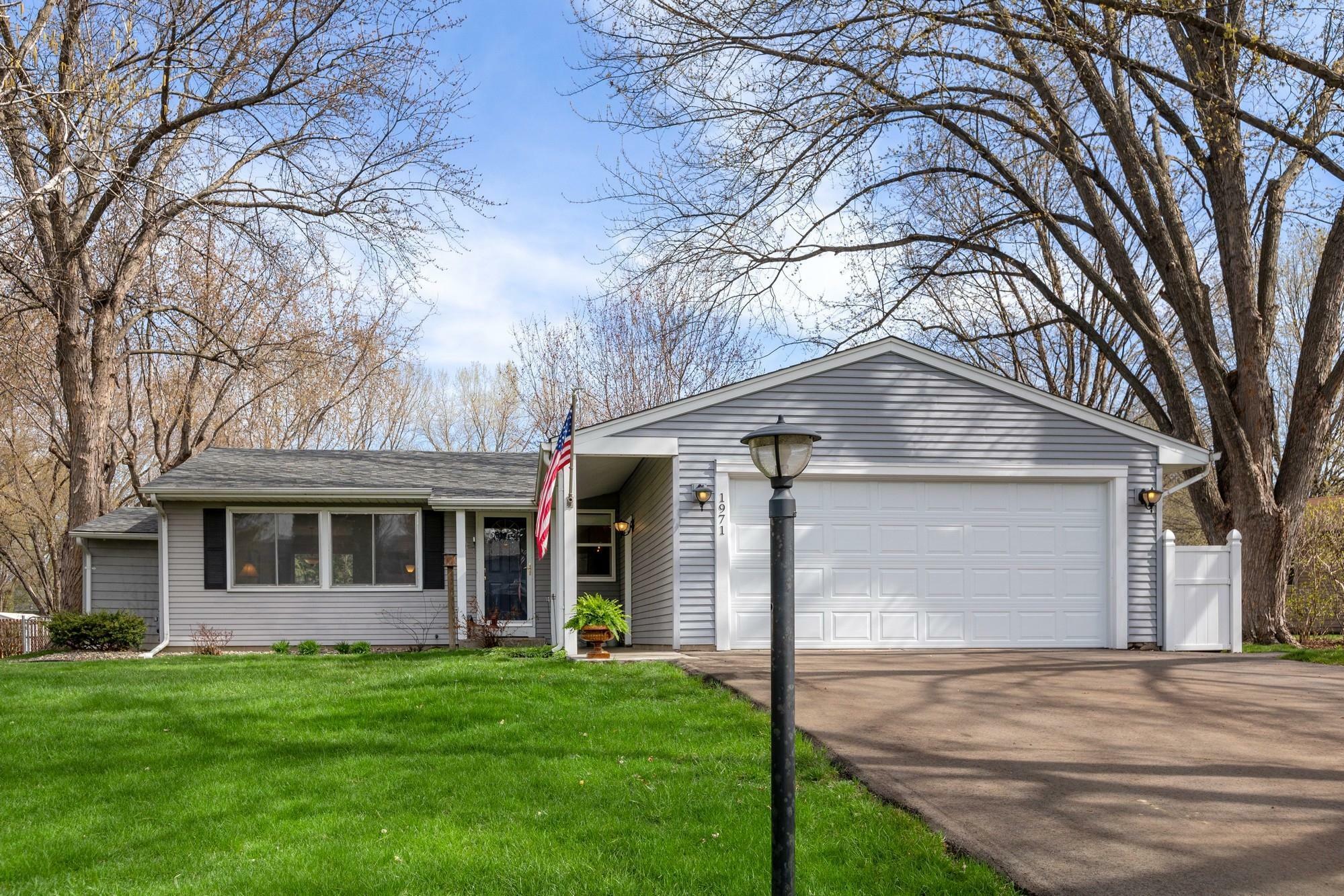 Property Photo:  1971 Lakeaires Boulevard  MN 55110 