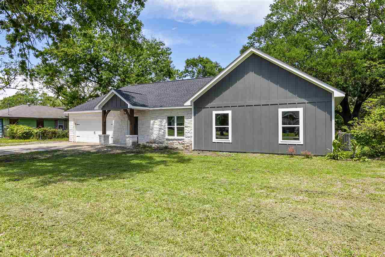 Property Photo:  245 E Darby  TX 77611 