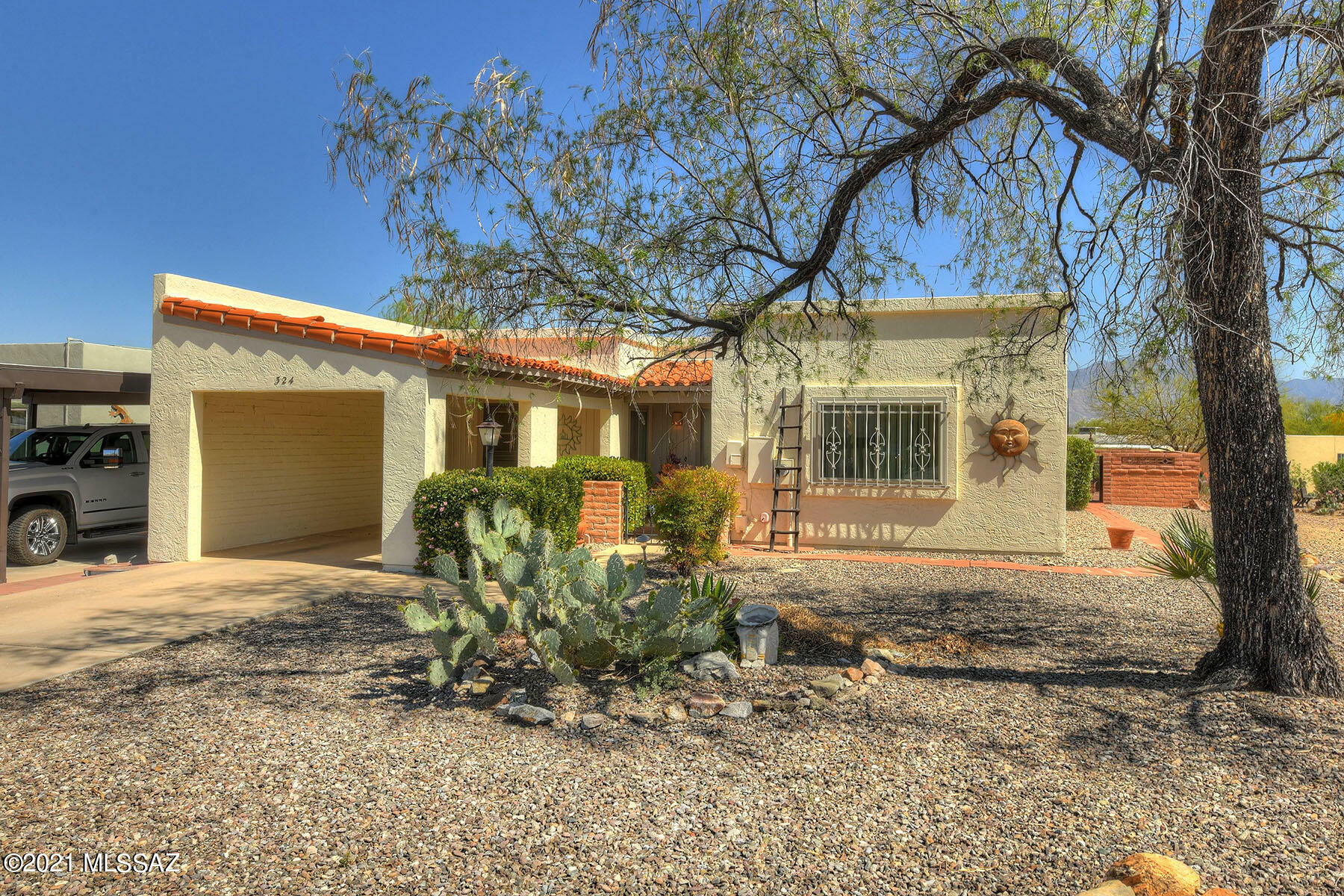 Property Photo:  324 N Calle De Las Profetas  AZ 85614 