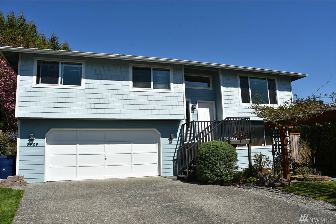 Property Photo:  3929 205th Place SW  WA 98036 