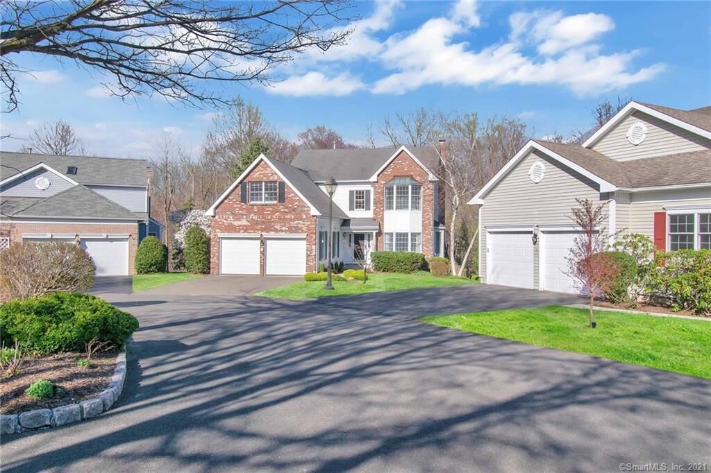 Property Photo: 64 Hamilton Court CT 06824