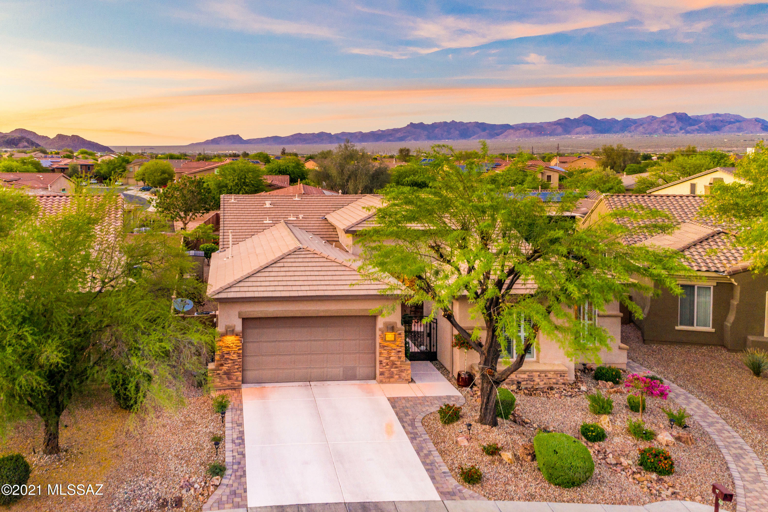 8633 N Crosswater Loop  Tucson AZ 85743 photo