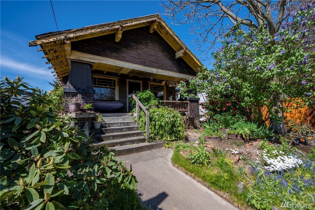 Property Photo: 4611 Fremont Ave N WA 98013