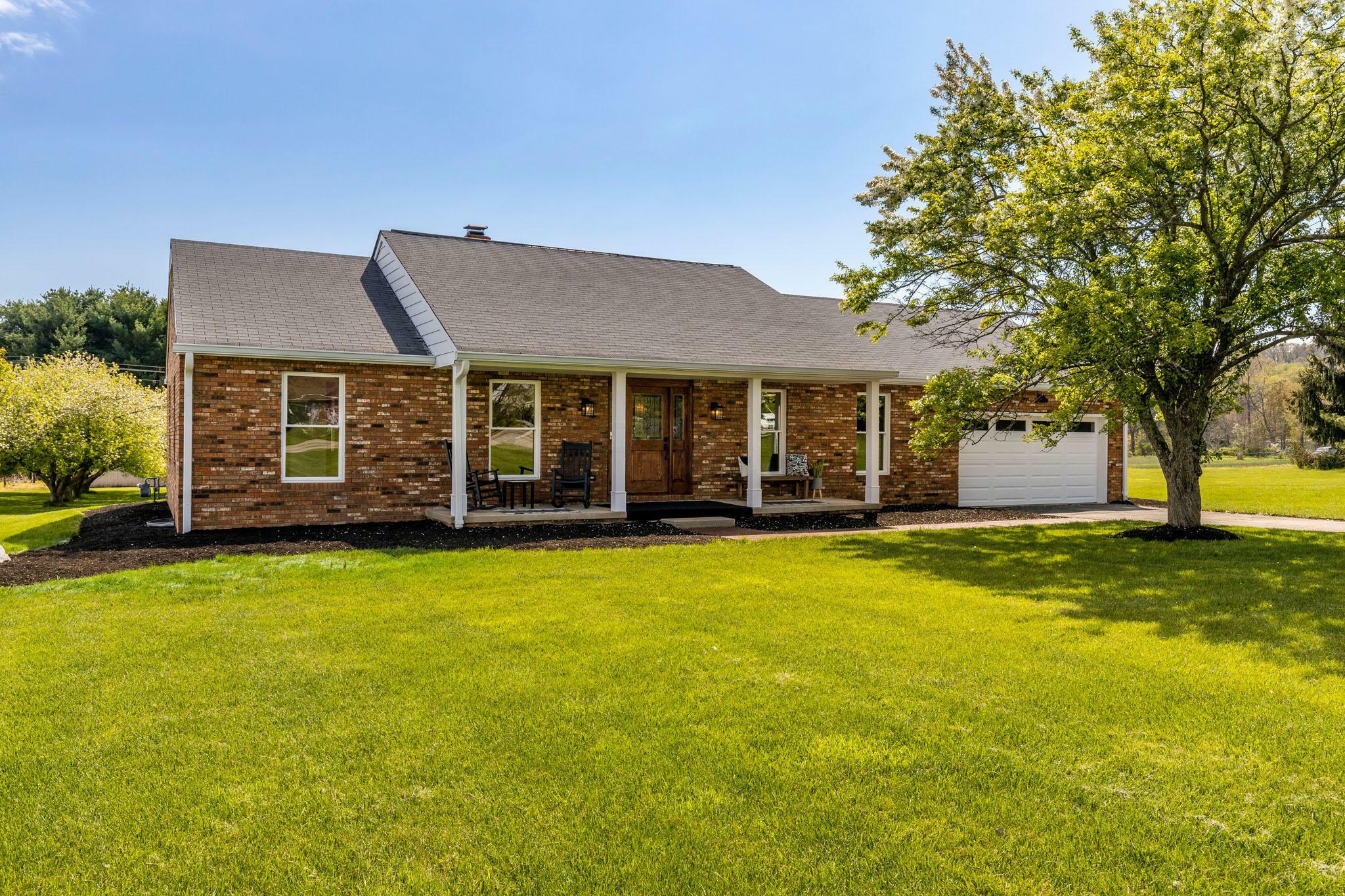 Property Photo: 3685 Christmas Rock SW Road OH 43130