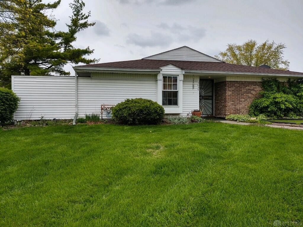 Property Photo: 5639 Troy Villa Boulevard OH 45424