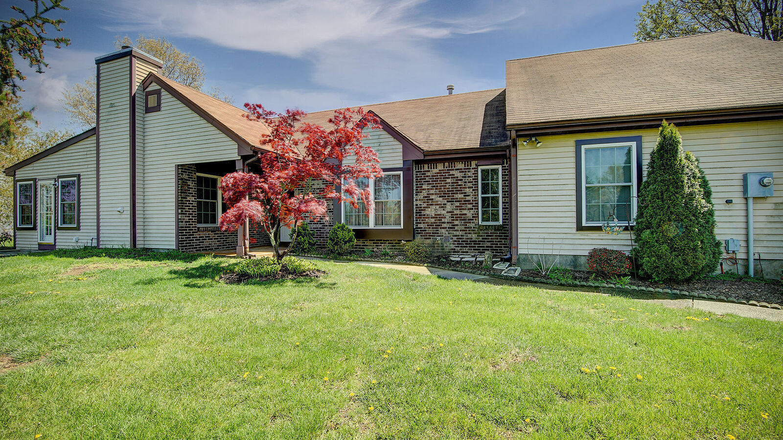 Property Photo:  5 Banbury Court  NJ 08831 