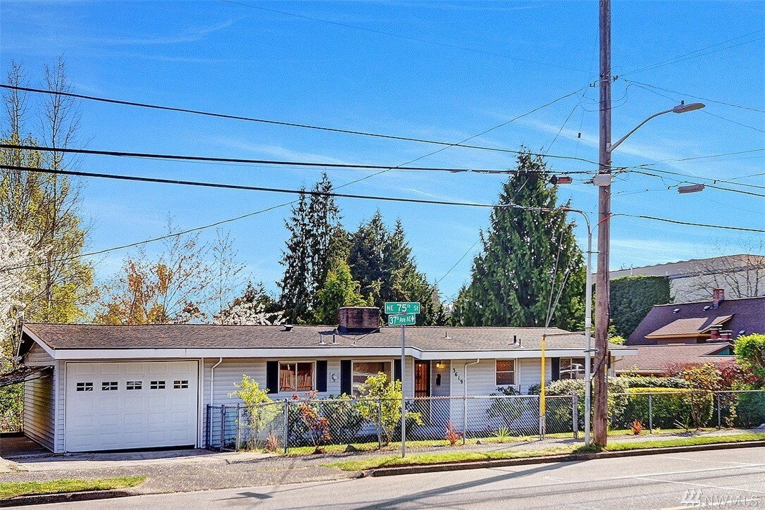 Property Photo: 3619 NE 75th St WA 98115