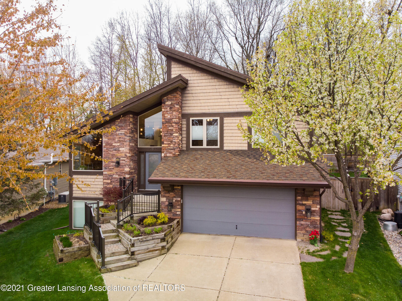 Property Photo:  16814 Meadowbrook Drive  MI 48840 