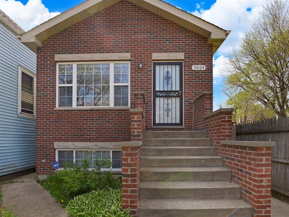 Property Photo: 5004 S Marshfield Avenue IL 60609