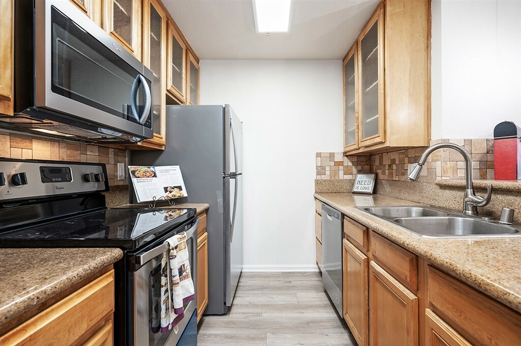 Property Photo:  4041 Oakcrest Dr 205  CA 92105 