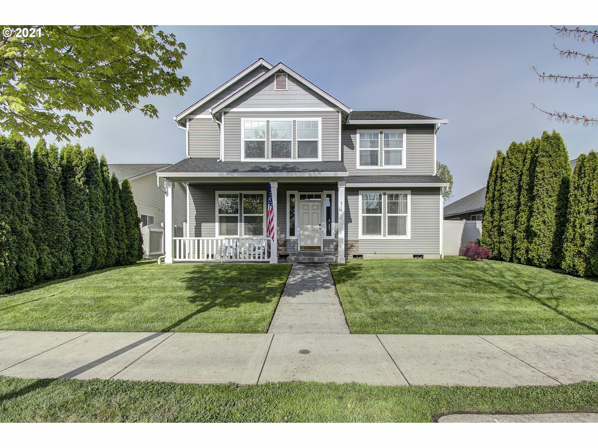 Property Photo:  916 NW 20th Ave  WA 98604 