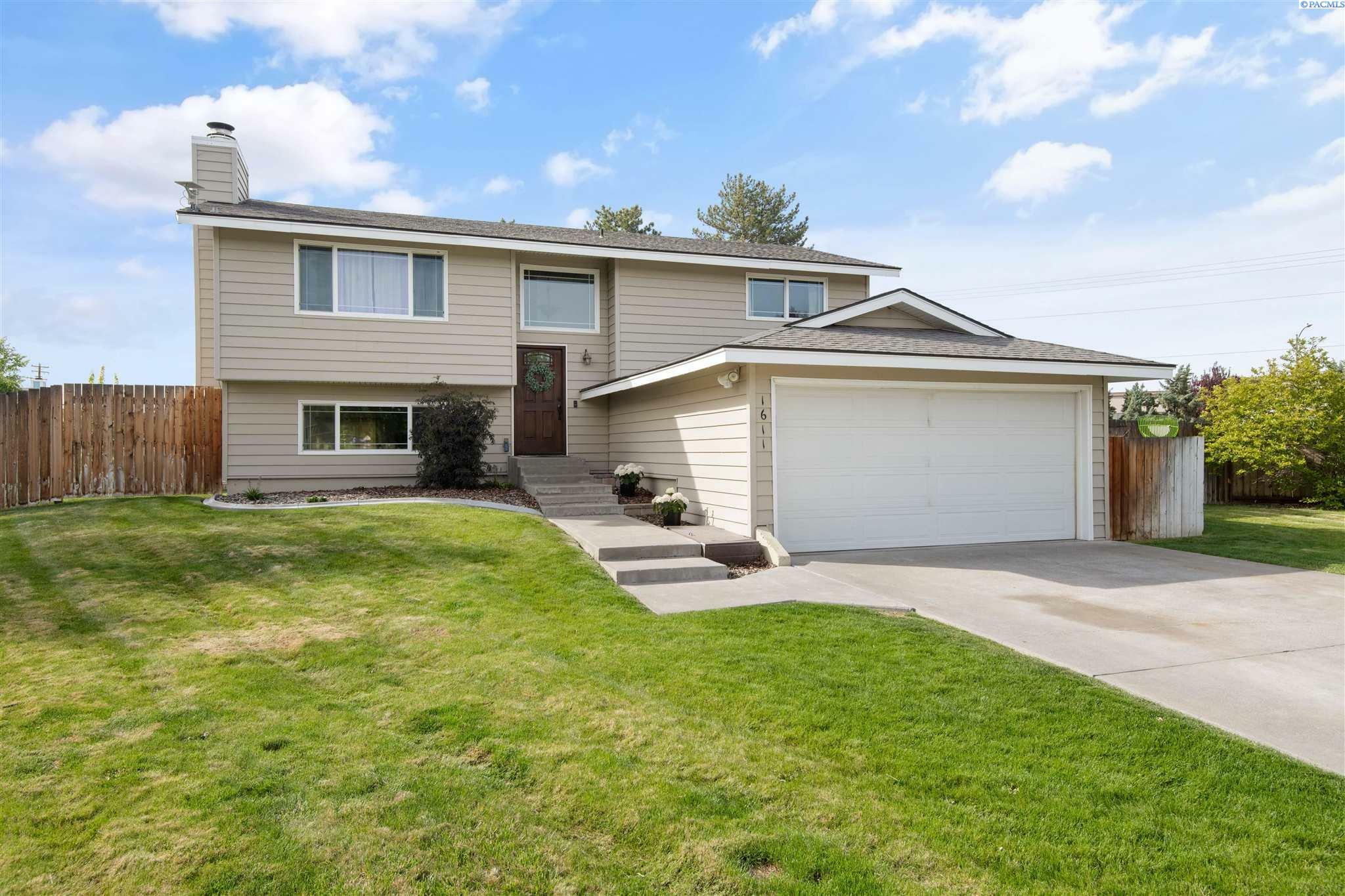 Property Photo: 1611 Teal Court WA 99353