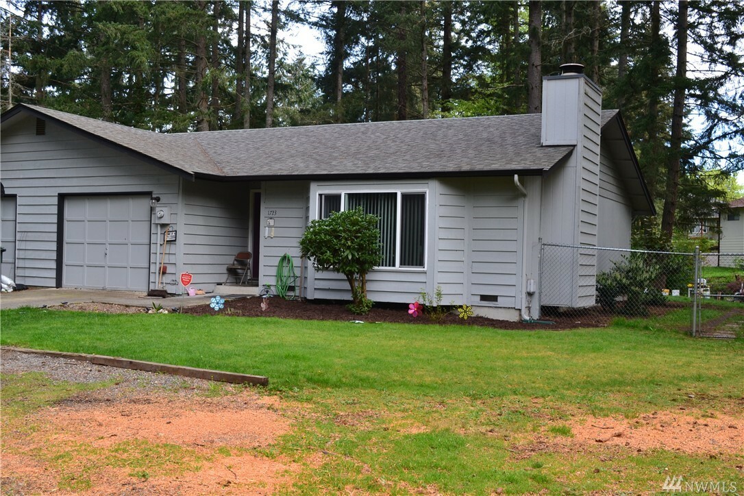 Property Photo:  1723 153rd St S  WA 98387 