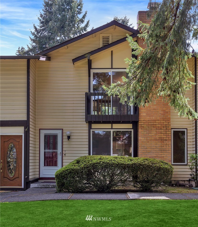 Property Photo: 1717 150th Avenue SE 7 WA 98007
