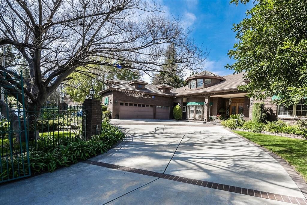 Property Photo: 19515 Superior Street CA 91324