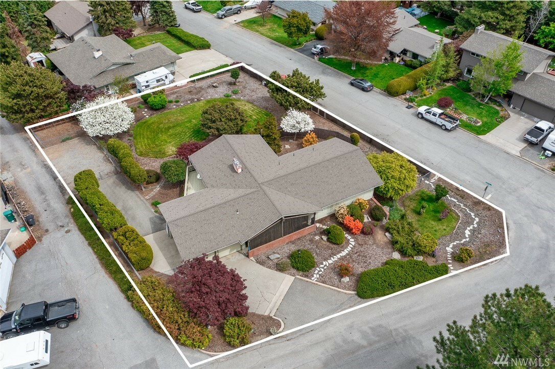 Property Photo: 1415 South Hills Dr WA 98801
