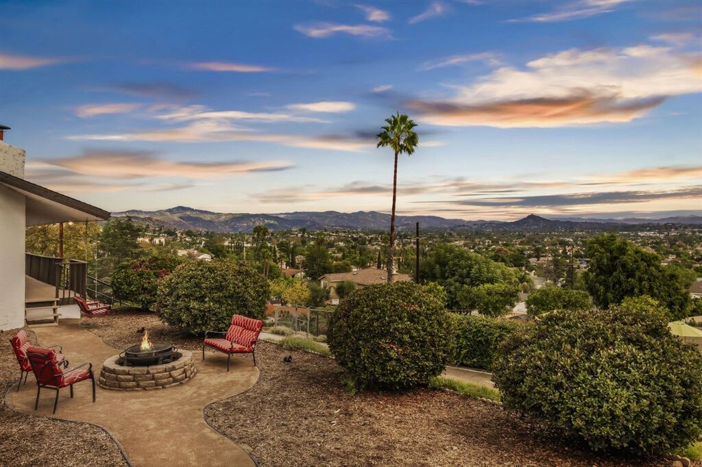 Property Photo:  550 Cameo Dr  CA 92026 