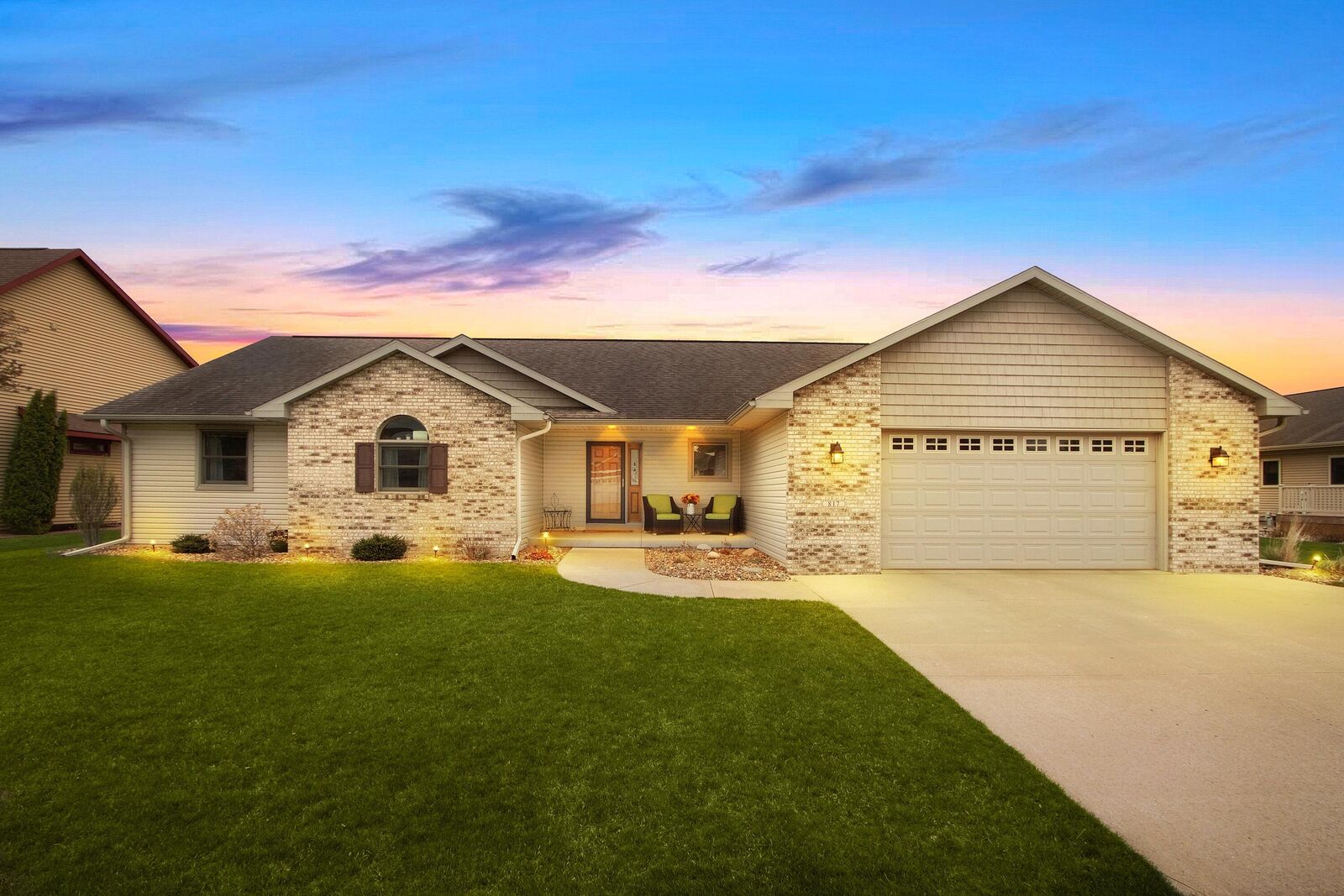 Property Photo:  817 Mark St N  WI 54669 