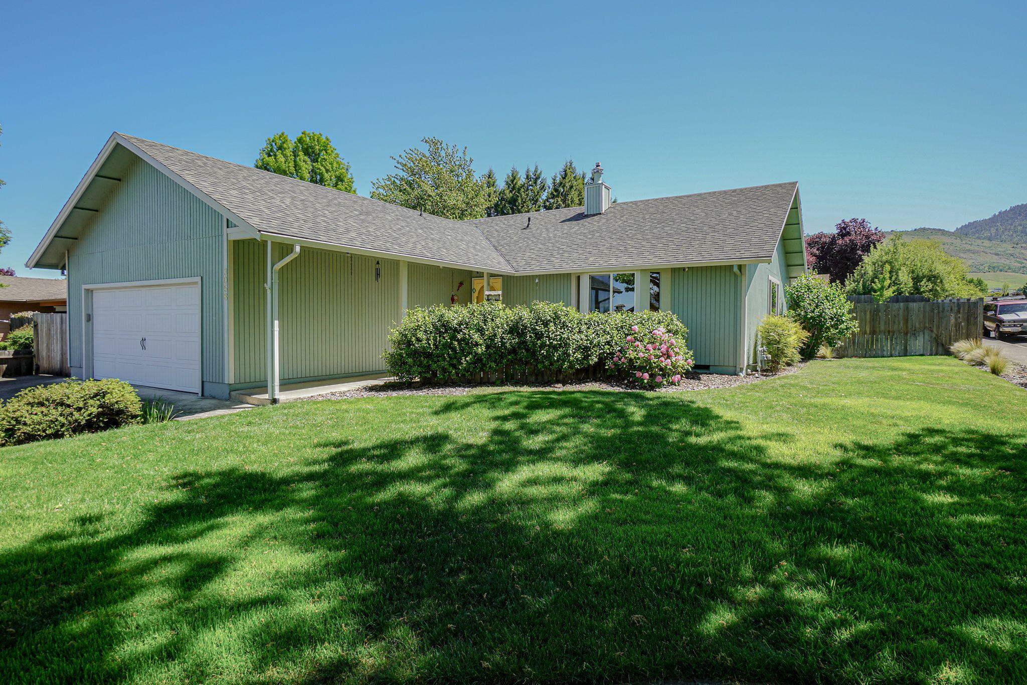 3058 Milhoan Drive  Medford OR 97504 photo