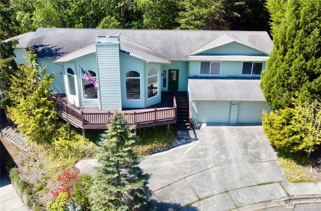 Property Photo:  4212 Kingsway  WA 98221 