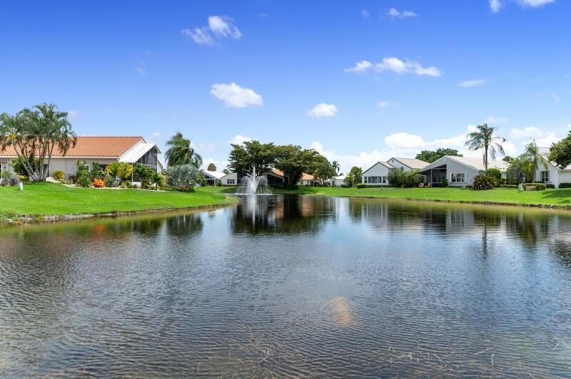 Property Photo:  11914 Fountainside Circle  FL 33437 