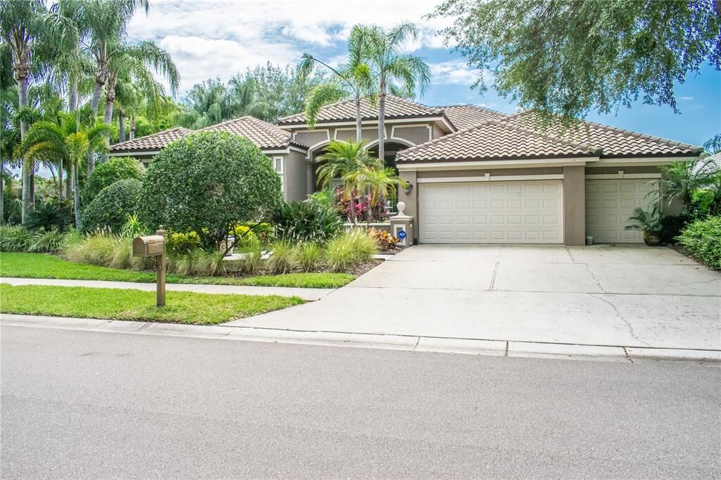 Property Photo: 4038 Carlyle Lakes Boulevard FL 34685