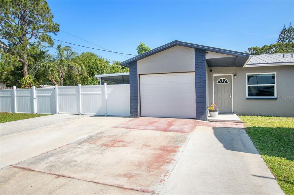 Property Photo: 6775 88th Avenue N FL 33782