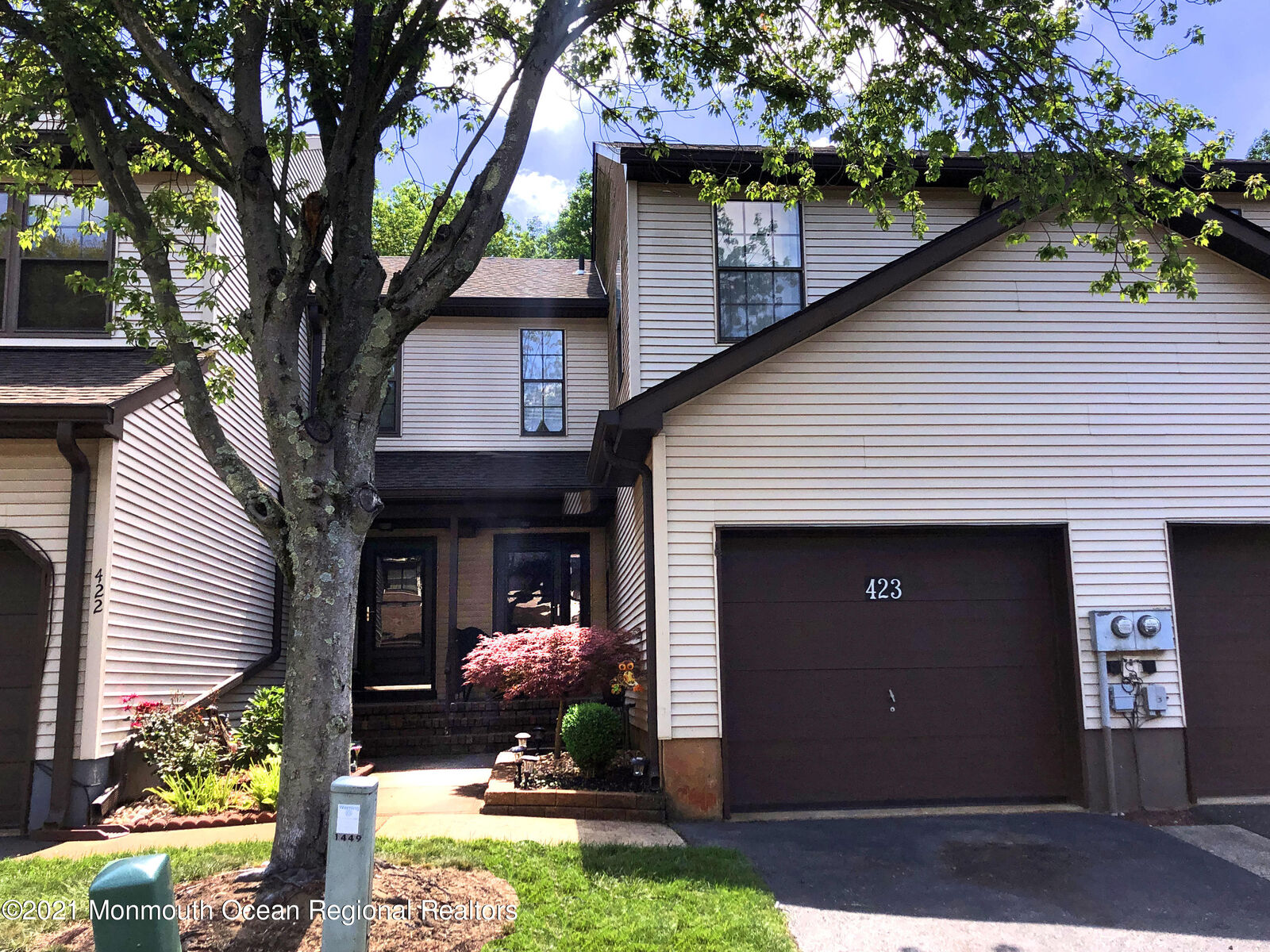 Property Photo:  423 Oak Knoll Drive  NJ 07726 