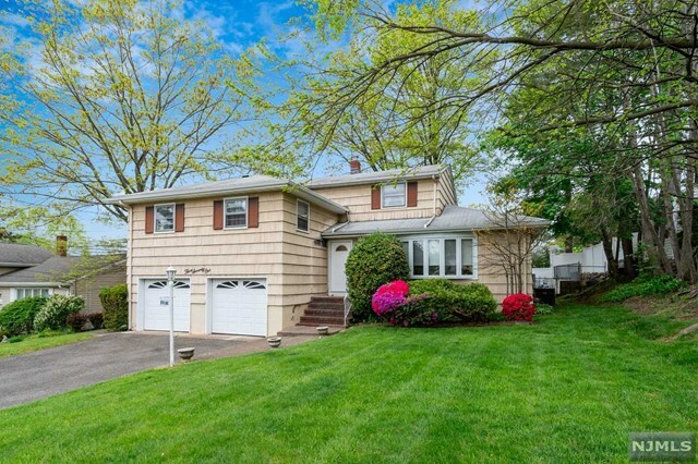 Property Photo:  371 Webster Drive  NJ 07646 