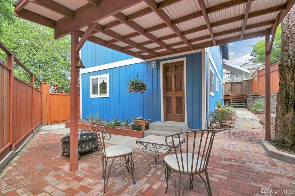 Property Photo: 9273 Ithaca Place S WA 98118