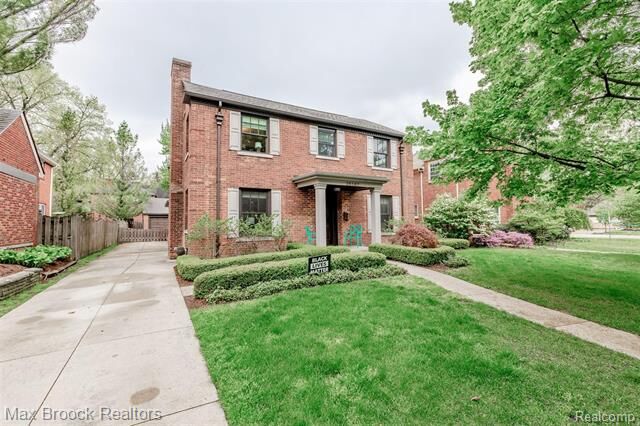 26387 Dundee Road  Huntington Woods MI 48070 photo