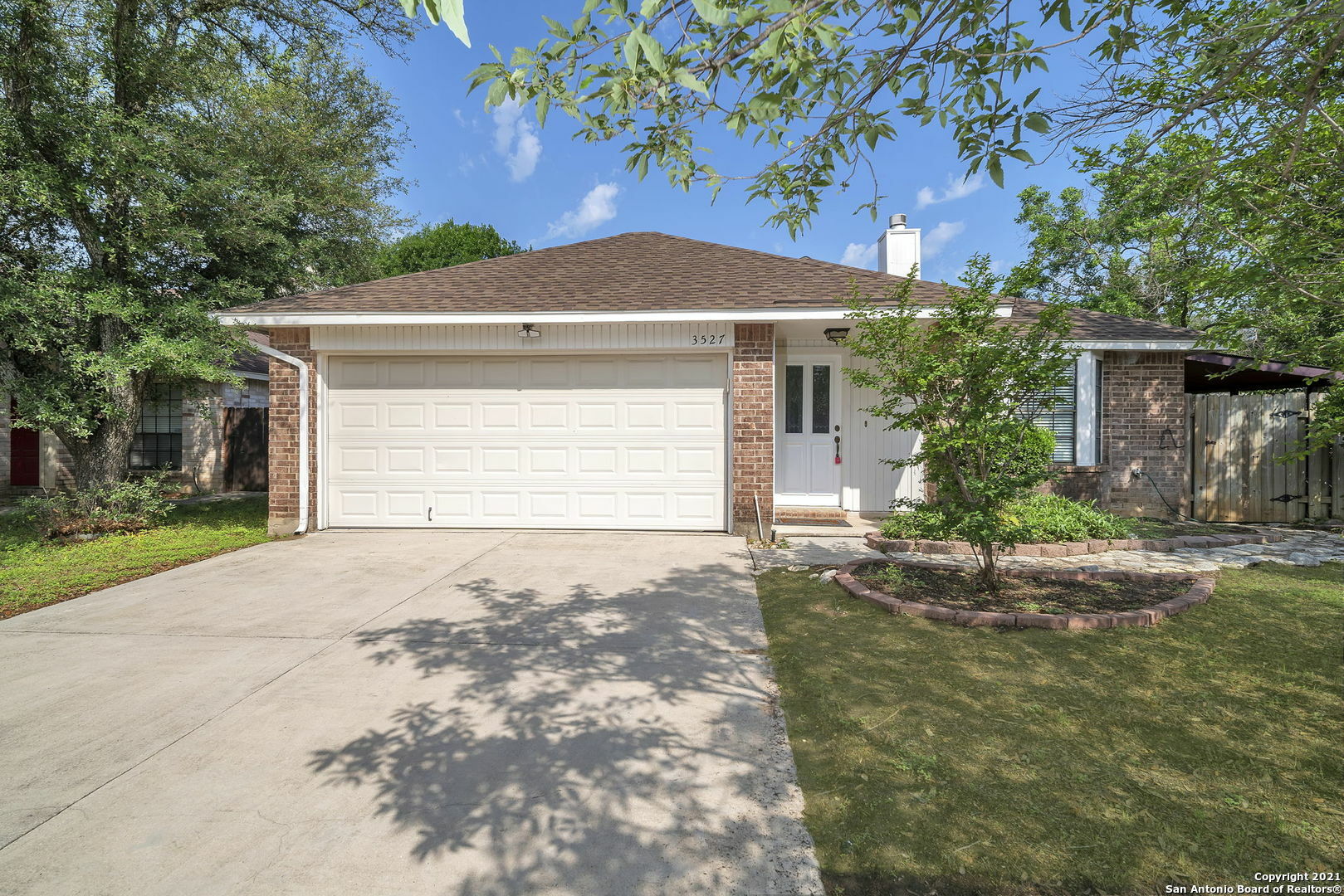 Property Photo: 3527 Lake Sunset Ct TX 78217