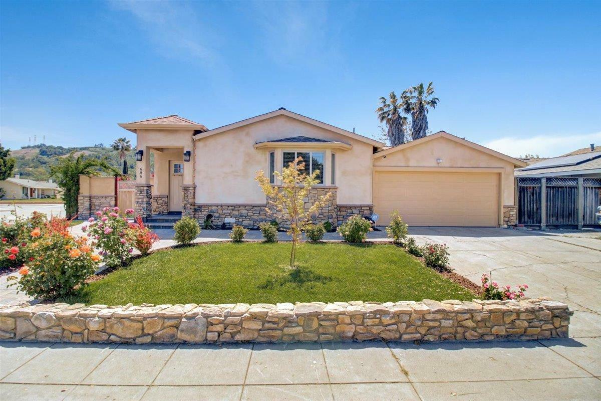 Property Photo:  686 Los Huecos Drive  CA 95123 