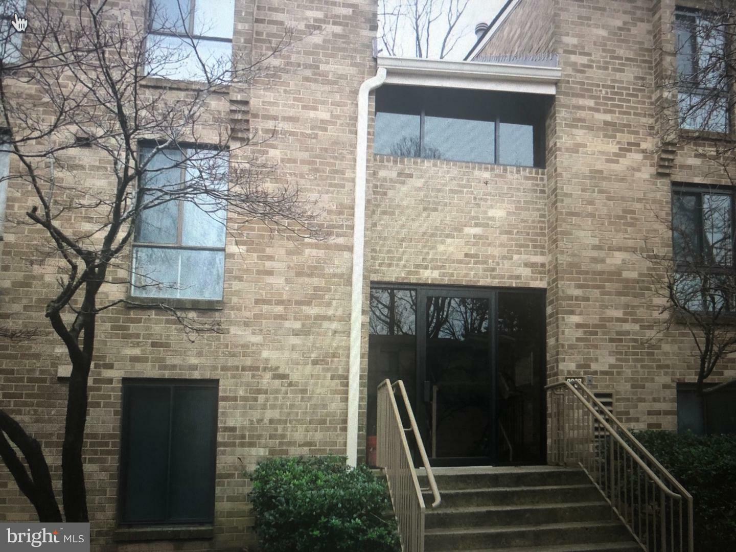 Property Photo:  2308 Freetown Court 1B  VA 20191 