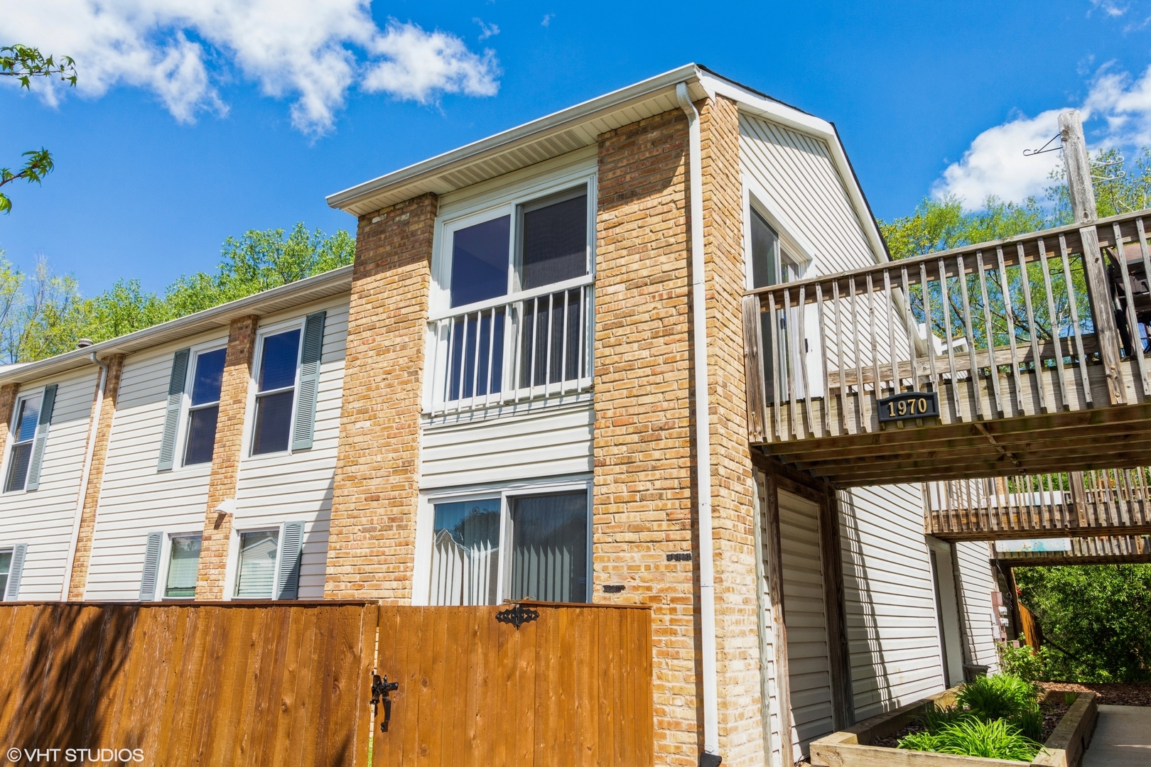 Property Photo: 1970 Kenilworth Circle G IL 60169