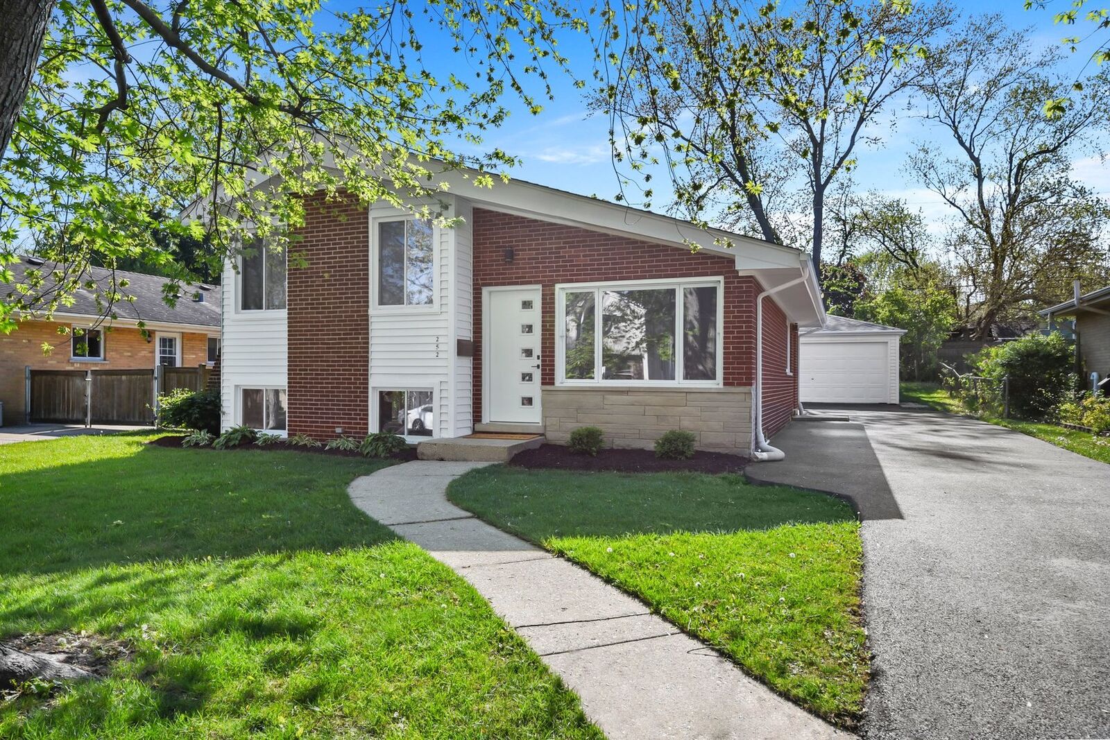Property Photo: 252 N Lombard Avenue IL 60148