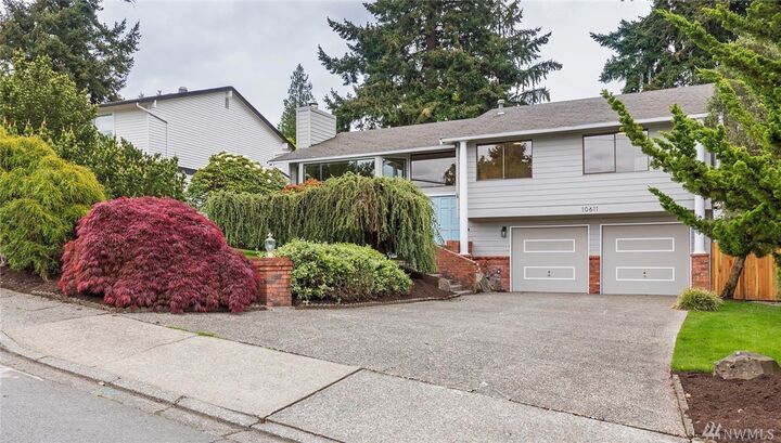 Property Photo: 10611 NE 60th St WA 98033
