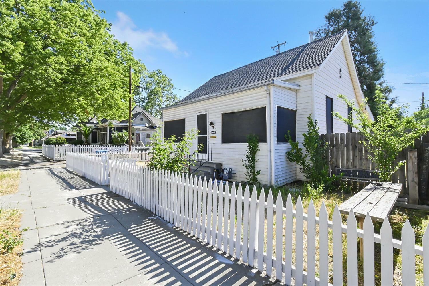 Property Photo: 429 7th Street CA 95932
