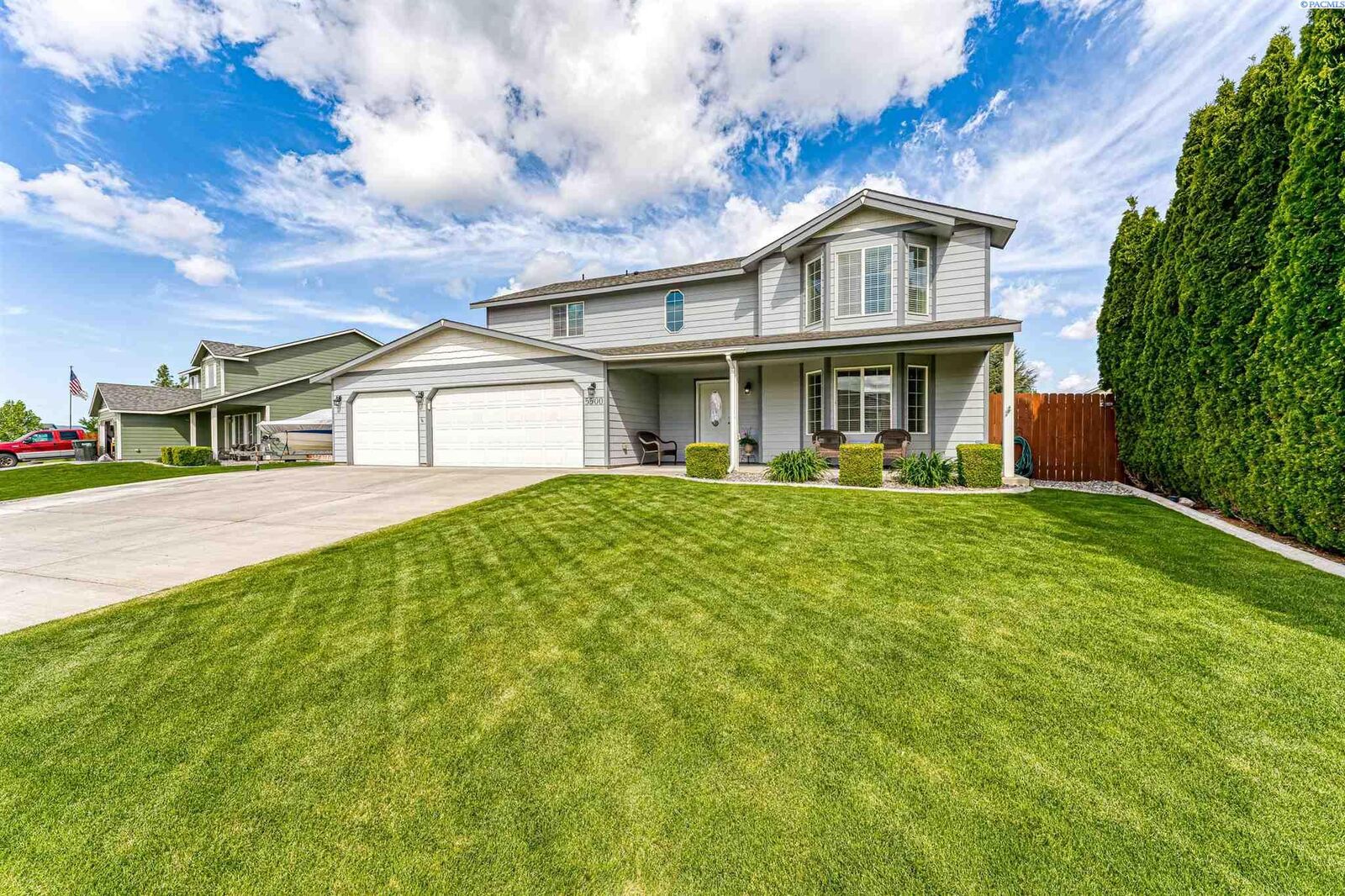 Property Photo:  5500 Kona Dr  WA 99353 