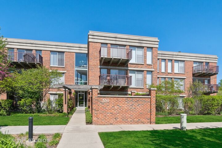 351 Kelburn Road 211  Deerfield IL 60015 photo