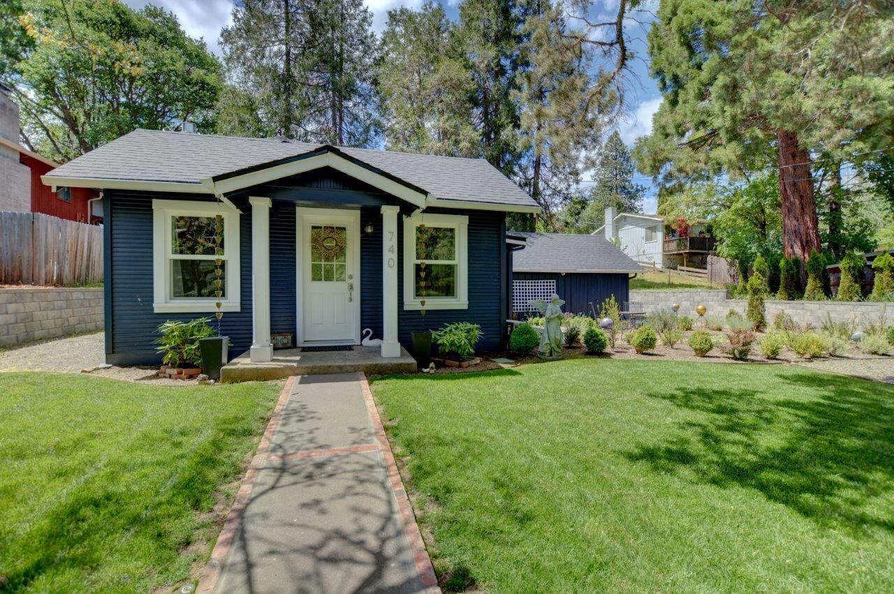 Property Photo: 740 Sterling Street OR 97530