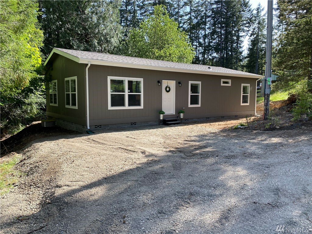 Property Photo:  330 E Dartmoor Dr  WA 98584 