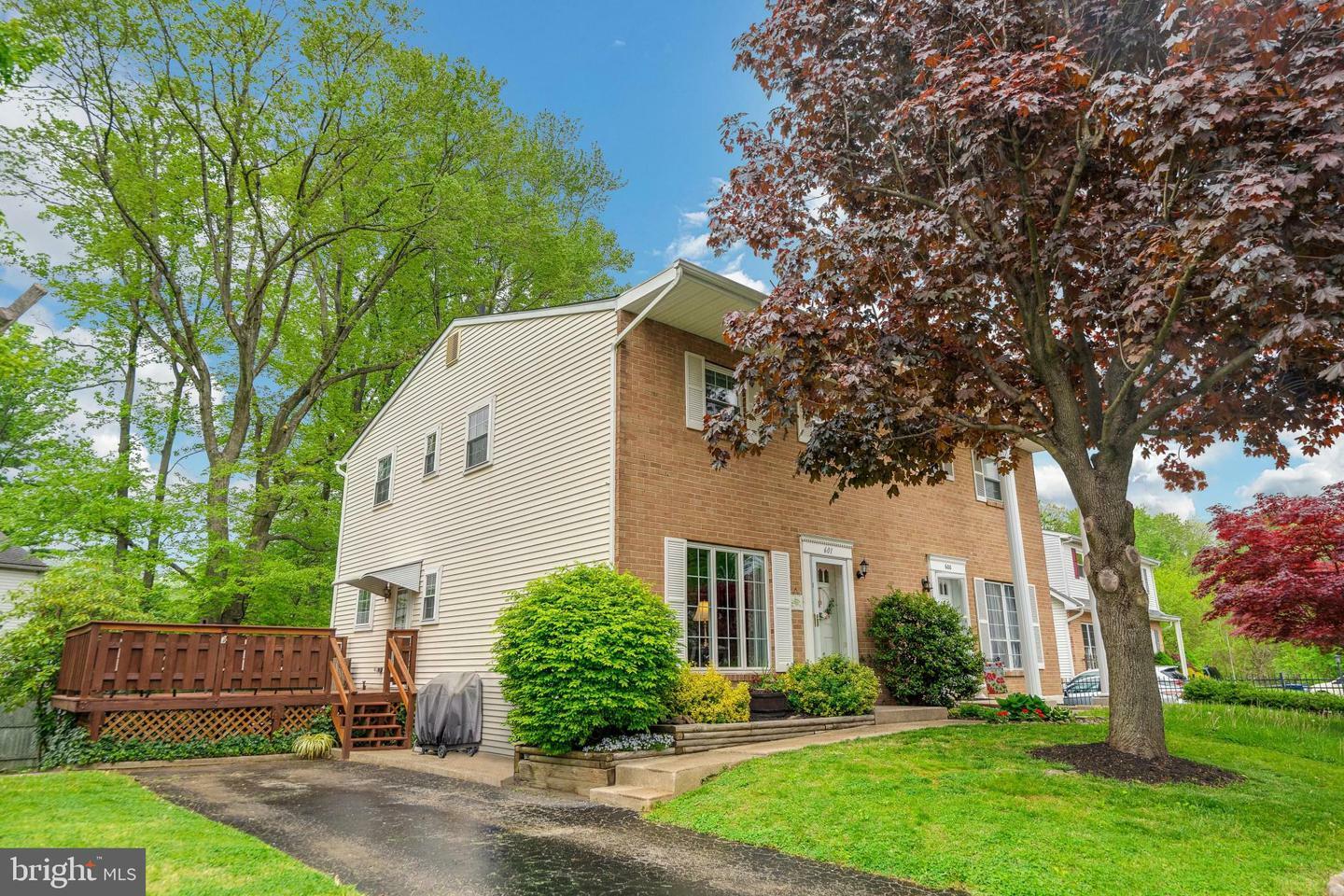 Property Photo: 601 W Wiltshire Drive PA 19086