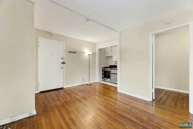 Property Photo:  3040 Edwin Avenue #2J  NJ 07024 