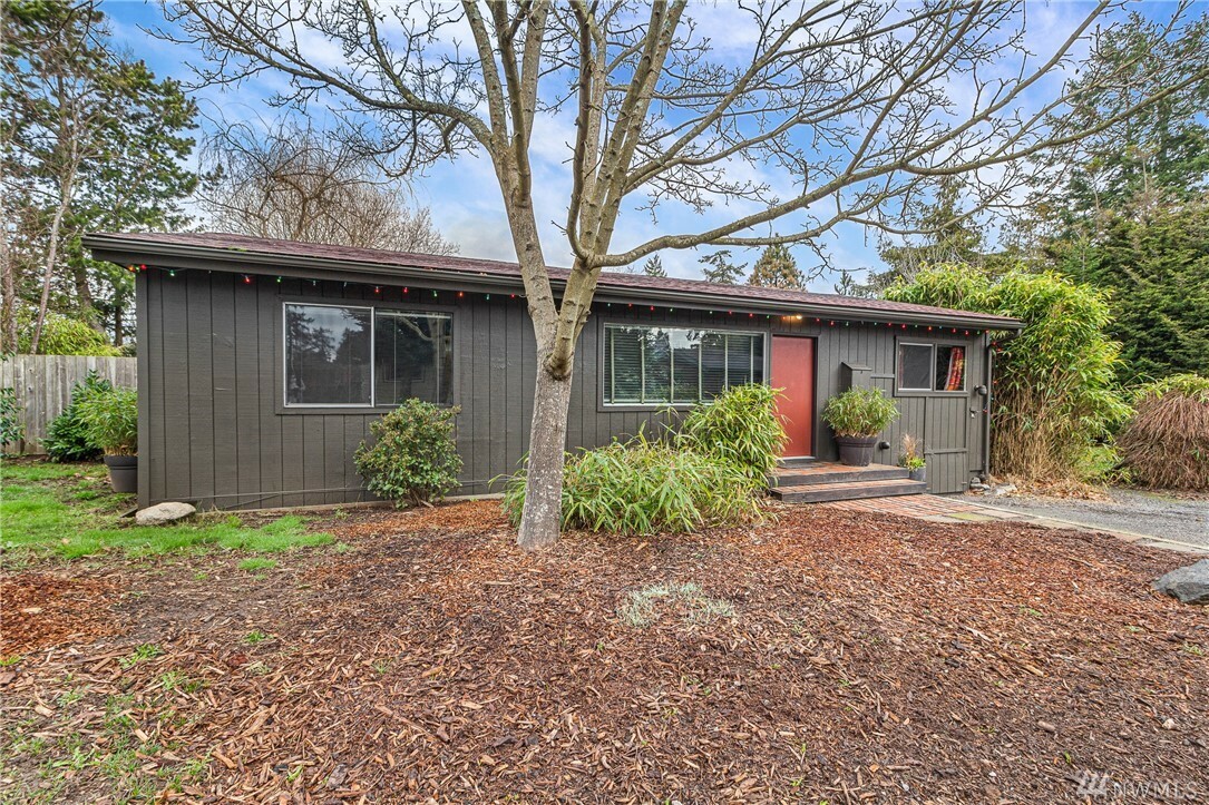 Property Photo:  545 D Holli Place  WA 98250 