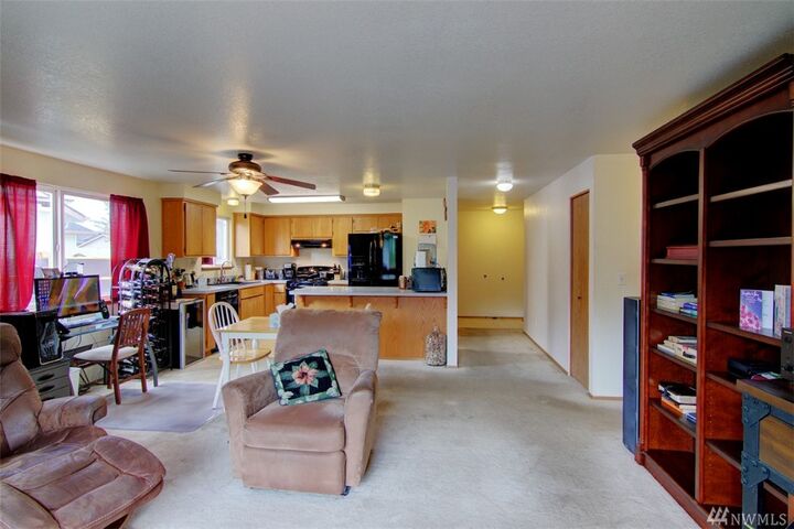 Property Photo: 1023 Vera Ct WA 98273