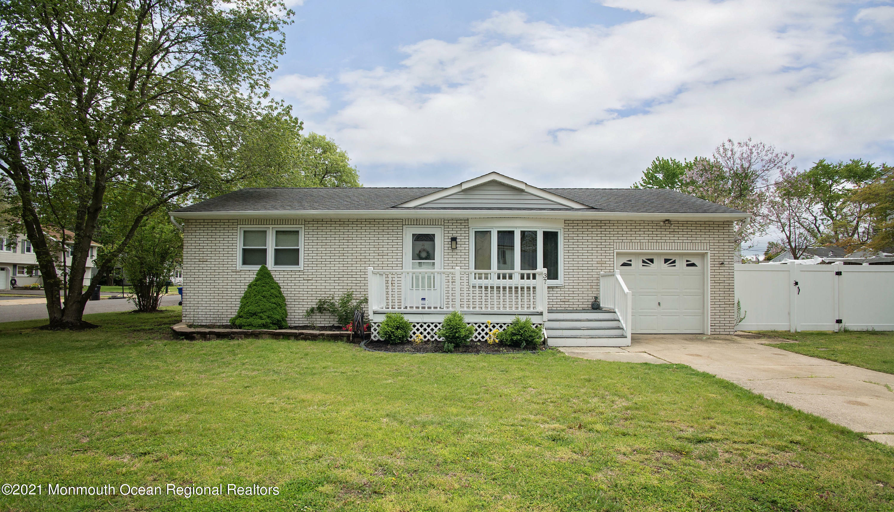 Property Photo:  37 Heather Road  NJ 08753 