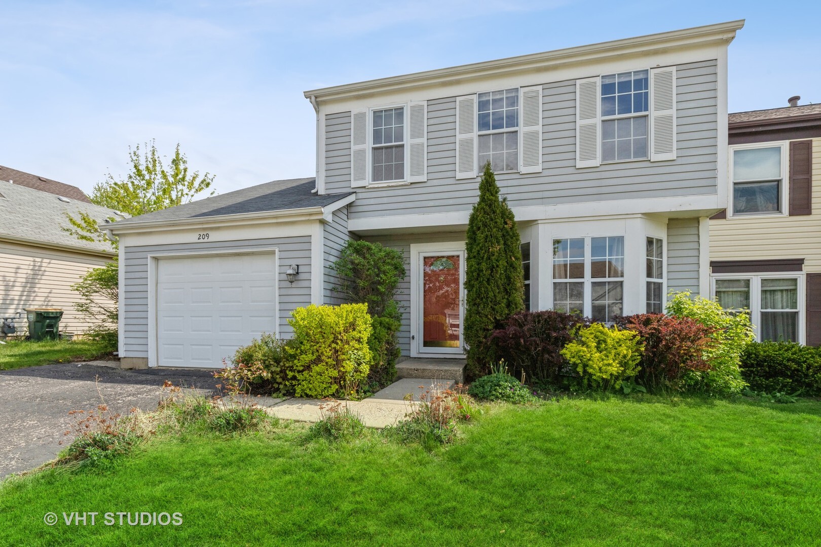Property Photo: 209 N Southport Road IL 60060