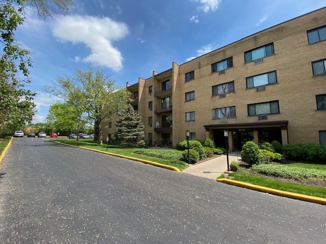 Property Photo:  6630 S Brainard Avenue 206  IL 60525 